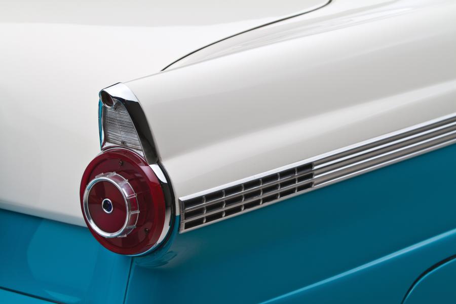  Ford Fairlane Victoria Hardtop Coupe 1956 года  (фото 27 из 49)